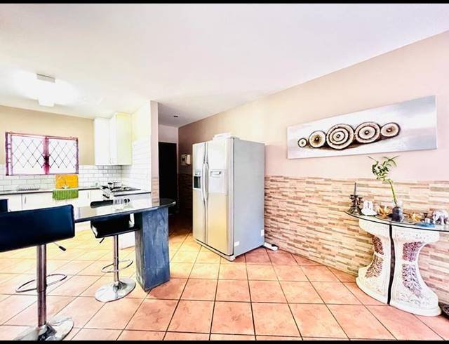 2 BEDROOM PROPERTY TO RENT IN FOURWAYS